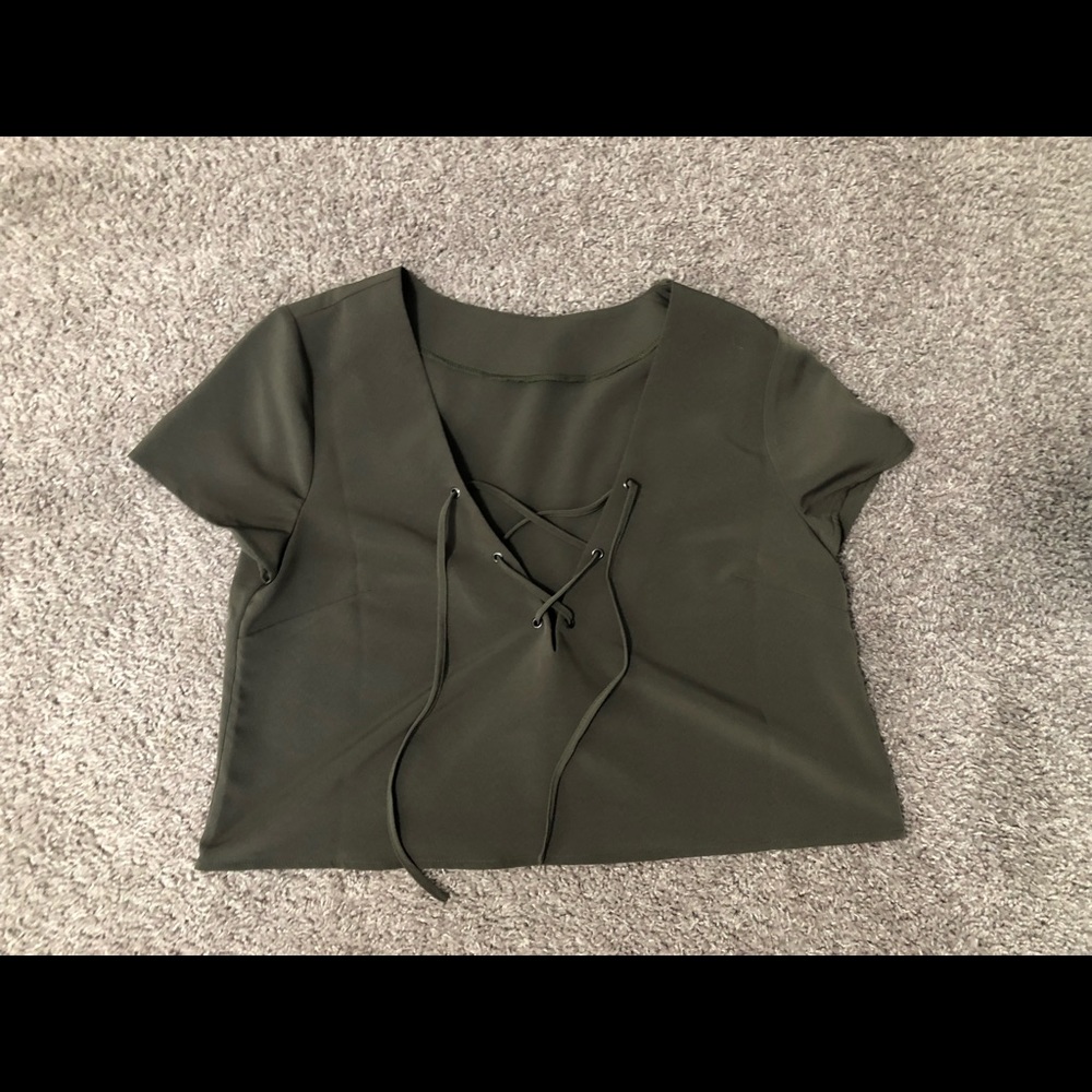 Women’s Fashion Nova short sleeve shirt